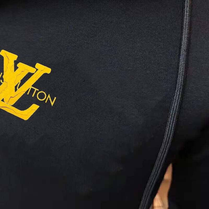🅿️460 brand [LV Louis Vuitton] (velvet and thickened) 2025 autumn and winter new products, celebrities’ favorite fashion-flavored casual suits, clean and neat tailoring, full of urban style. Made of high-quality customized fabrics, the inner warmth is excellent, the hand feels soft and dry, and the upper body effect is crisp and stylish. The three-dimensional cutting process and the pattern are all of high standards, and the silhouette version has the right benefits! It is not tight at all, and you feel good when you wear it. So many top-quality raw materials create high-end products with unparalleled value. It is the first choice for high-end fashion people. (Size: M-4XL can wear up to 200 pounds)